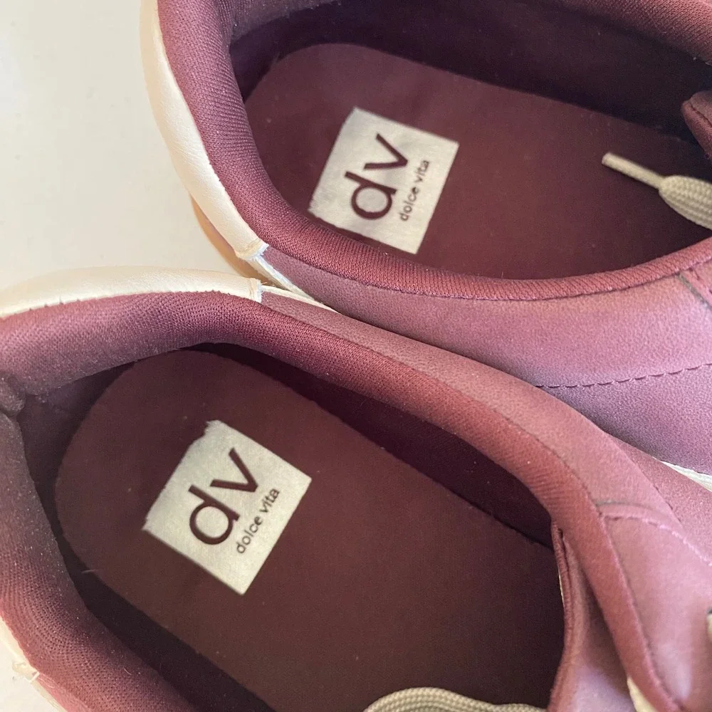 DV Dolce Vita Varcity Burgundy Cream Gum Sole Sneakers Womens 10 Low Top Retro